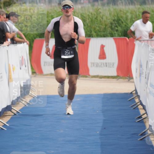 22.06.2025 - Viking Triathlon MichiJ http://msf.ph/oto/8116120 22.06.2025 14:56:04 Ziel 224 meine-sportfotos.de