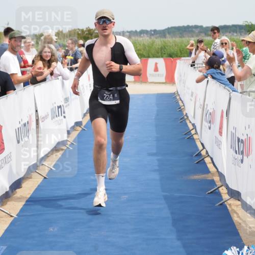22.06.2025 - Viking Triathlon MichiJ http://msf.ph/oto/8116358 22.06.2025 14:56:07 Ziel 224 meine-sportfotos.de