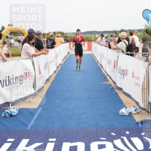 22.06.2025 - Viking Triathlon MichiJ http://msf.ph/oto/8116583 22.06.2025 15:06:57 Ziel 429 meine-sportfotos.de