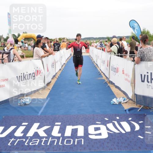 22.06.2025 - Viking Triathlon MichiJ http://msf.ph/oto/8116700 22.06.2025 15:06:59 Ziel 429 meine-sportfotos.de