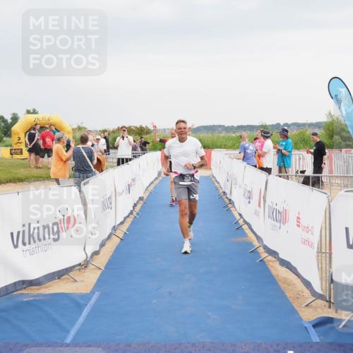 22.06.2025 - Viking Triathlon MichiJ http://msf.ph/oto/8117286 22.06.2025 16:53:35 Ziel 359, 436 meine-sportfotos.de