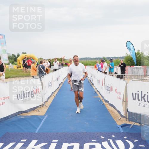 22.06.2025 - Viking Triathlon MichiJ http://msf.ph/oto/8117367 22.06.2025 16:53:35 Ziel 359, 436 meine-sportfotos.de