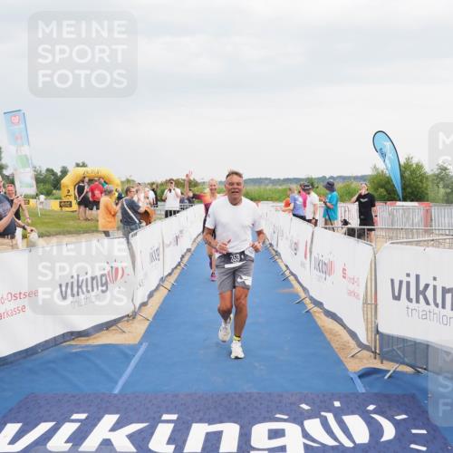 22.06.2025 - Viking Triathlon MichiJ http://msf.ph/oto/8117406 22.06.2025 16:53:36 Ziel 359, 436 meine-sportfotos.de