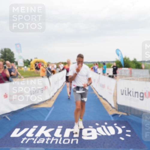 22.06.2025 - Viking Triathlon MichiJ http://msf.ph/oto/8117496 22.06.2025 16:53:37 Ziel 359, 436 meine-sportfotos.de