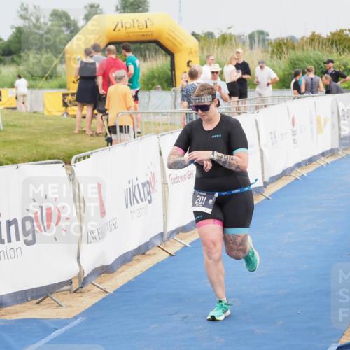 22.06.2025 - Viking Triathlon MichiJ http://msf.ph/oto/8117722 22.06.2025 16:54:15 Ziel 201 meine-sportfotos.de