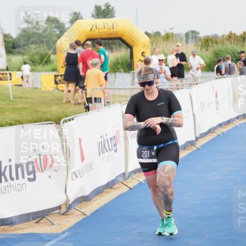 22.06.2025 - Viking Triathlon MichiJ http://msf.ph/oto/8117729 22.06.2025 16:54:15 Ziel 201 meine-sportfotos.de
