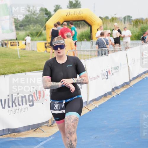 22.06.2025 - Viking Triathlon MichiJ http://msf.ph/oto/8117777 22.06.2025 16:54:16 Ziel 201 meine-sportfotos.de