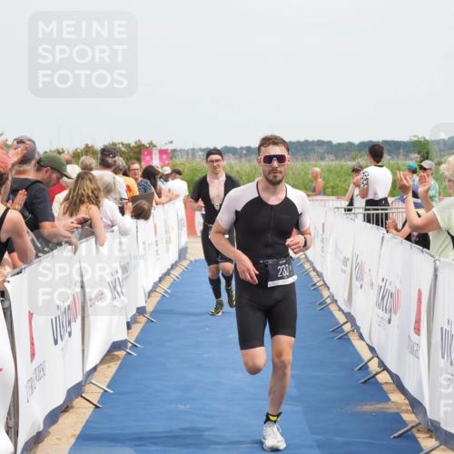 22.06.2025 - Viking Triathlon MichiJ http://msf.ph/oto/8119249 22.06.2025 14:58:44 Ziel 233, 508 meine-sportfotos.de
