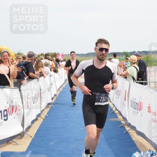 22.06.2025 - Viking Triathlon MichiJ http://msf.ph/oto/8119301 22.06.2025 14:58:44 Ziel 233, 508 meine-sportfotos.de