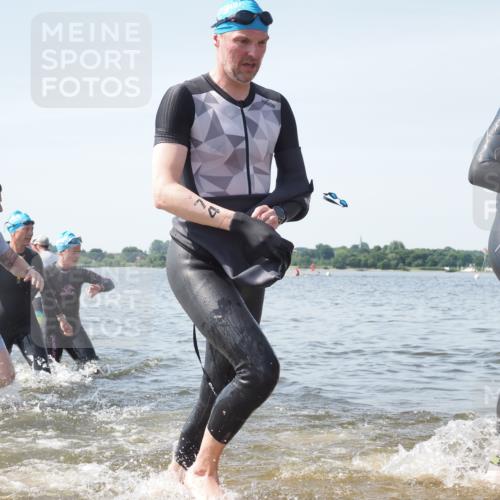 22.06.2025 - Viking Triathlon KatJ http://msf.ph/oto/8119675 22.06.2025 10:47:26 Schwimmen 23, 74, 76, 267, 421, 547 meine-sportfotos.de