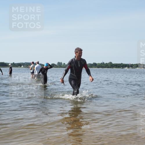 22.06.2025 - Viking Triathlon KatJ http://msf.ph/oto/8119764 22.06.2025 10:47:38 Schwimmen 23, 71, 84, 183, 261, 452, 606 meine-sportfotos.de