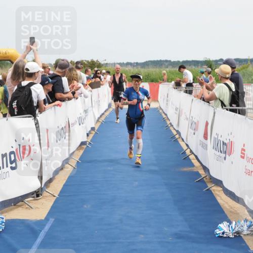 22.06.2025 - Viking Triathlon MichiJ http://msf.ph/oto/8120006 22.06.2025 14:59:06 Ziel 137, 325 meine-sportfotos.de