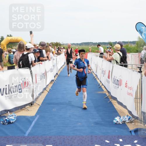 22.06.2025 - Viking Triathlon MichiJ http://msf.ph/oto/8120054 22.06.2025 14:59:07 Ziel 137, 325 meine-sportfotos.de