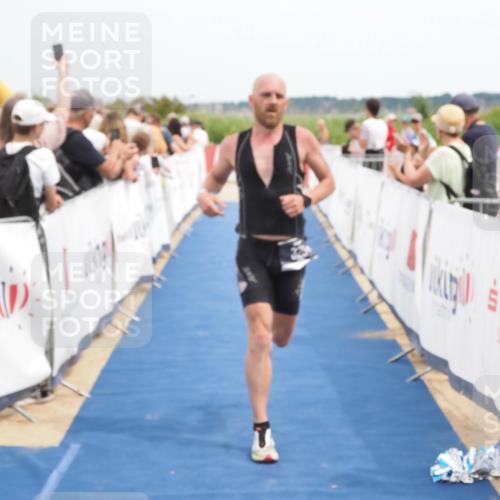 22.06.2025 - Viking Triathlon MichiJ http://msf.ph/oto/8120202 22.06.2025 14:59:09 Ziel 137, 325 meine-sportfotos.de