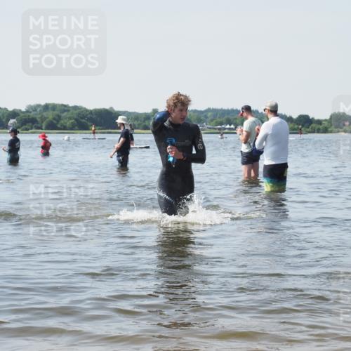 22.06.2025 - Viking Triathlon KatJ http://msf.ph/oto/8120292 22.06.2025 10:48:35 Schwimmen 412, 494 meine-sportfotos.de