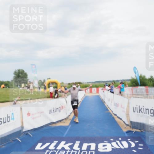 22.06.2025 - Viking Triathlon MichiJ http://msf.ph/oto/8120425 22.06.2025 17:03:31 Ziel 333 meine-sportfotos.de