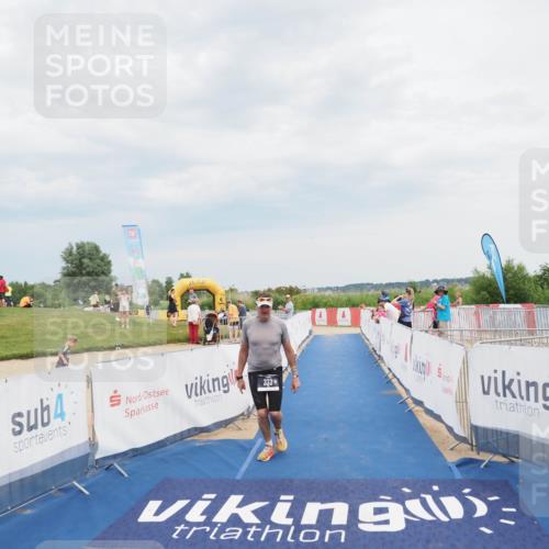 22.06.2025 - Viking Triathlon MichiJ http://msf.ph/oto/8120474 22.06.2025 17:03:31 Ziel 333 meine-sportfotos.de