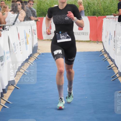 22.06.2025 - Viking Triathlon MichiJ http://msf.ph/oto/8120542 22.06.2025 15:12:03 Ziel 549 meine-sportfotos.de