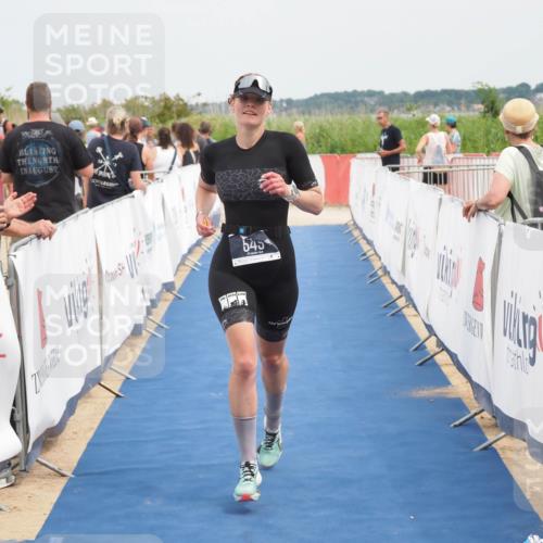22.06.2025 - Viking Triathlon MichiJ http://msf.ph/oto/8120628 22.06.2025 15:12:05 Ziel 549 meine-sportfotos.de