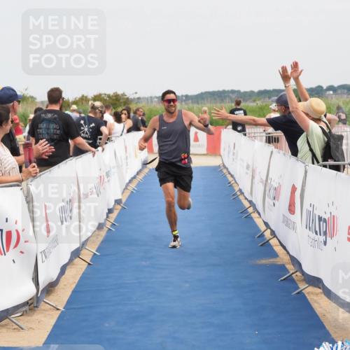 22.06.2025 - Viking Triathlon MichiJ http://msf.ph/oto/8120814 22.06.2025 15:12:27 Ziel 643 meine-sportfotos.de