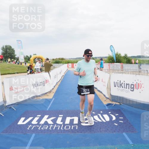 22.06.2025 - Viking Triathlon MichiJ http://msf.ph/oto/8120883 22.06.2025 17:04:35 Ziel 257 meine-sportfotos.de