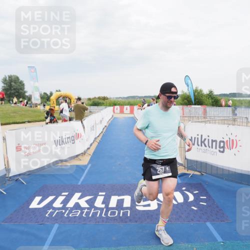 22.06.2025 - Viking Triathlon MichiJ http://msf.ph/oto/8120899 22.06.2025 17:04:35 Ziel 257 meine-sportfotos.de