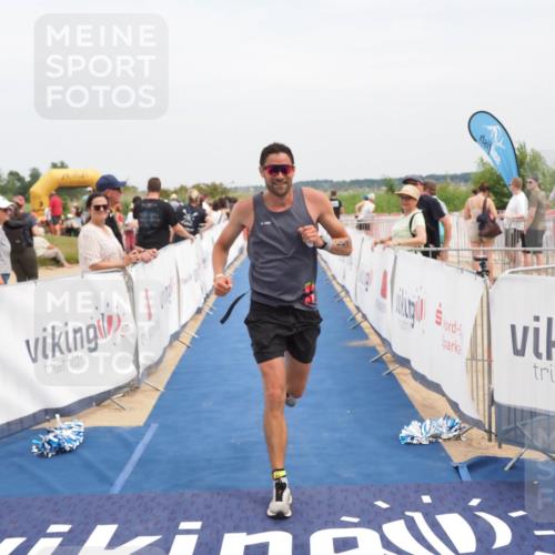 22.06.2025 - Viking Triathlon MichiJ http://msf.ph/oto/8120901 22.06.2025 15:12:29 Ziel 643 meine-sportfotos.de