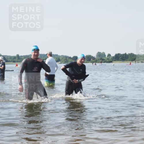 22.06.2025 - Viking Triathlon KatJ http://msf.ph/oto/8121732 22.06.2025 10:50:36 Schwimmen 24, 48, 202, 402, 418, 533 meine-sportfotos.de
