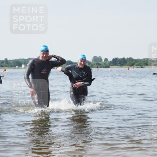 22.06.2025 - Viking Triathlon KatJ http://msf.ph/oto/8121770 22.06.2025 10:50:37 Schwimmen 24, 48, 202, 402, 418, 533 meine-sportfotos.de