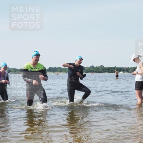22.06.2025 - Viking Triathlon KatJ http://msf.ph/oto/8121795 22.06.2025 10:50:39 Schwimmen 24, 48, 202, 402, 418, 533 meine-sportfotos.de