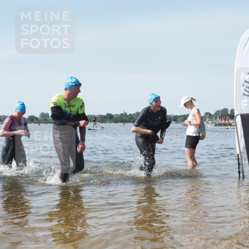 22.06.2025 - Viking Triathlon KatJ http://msf.ph/oto/8121812 22.06.2025 10:50:40 Schwimmen 24, 48, 202, 402, 418, 533 meine-sportfotos.de
