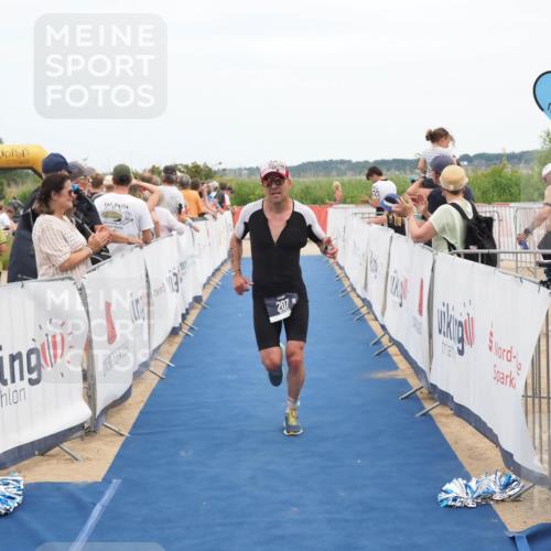 22.06.2025 - Viking Triathlon MichiJ http://msf.ph/oto/8122167 22.06.2025 15:00:23 Ziel 207 meine-sportfotos.de
