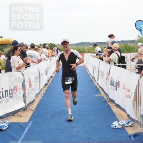 22.06.2025 - Viking Triathlon MichiJ http://msf.ph/oto/8122188 22.06.2025 15:00:23 Ziel 207 meine-sportfotos.de