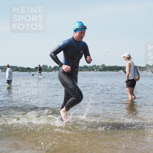 22.06.2025 - Viking Triathlon KatJ http://msf.ph/oto/8122367 22.06.2025 10:51:30 Schwimmen 292, 422, 477 meine-sportfotos.de