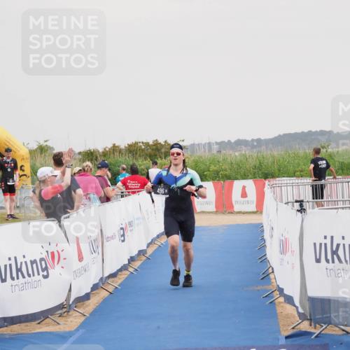 22.06.2025 - Viking Triathlon MichiJ http://msf.ph/oto/8122615 22.06.2025 16:38:27 Ziel 496 meine-sportfotos.de