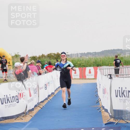 22.06.2025 - Viking Triathlon MichiJ http://msf.ph/oto/8122626 22.06.2025 16:38:27 Ziel 496 meine-sportfotos.de