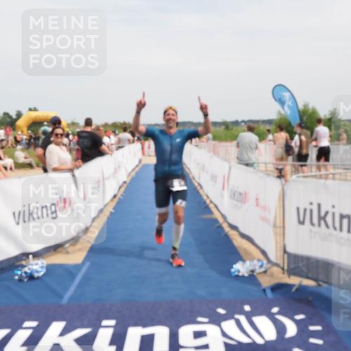 22.06.2025 - Viking Triathlon MichiJ http://msf.ph/oto/8122636 22.06.2025 15:13:46 Ziel 95, 602 meine-sportfotos.de