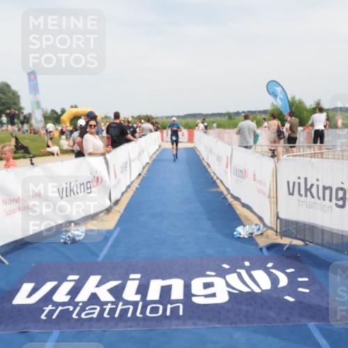 22.06.2025 - Viking Triathlon MichiJ http://msf.ph/oto/8122749 22.06.2025 15:13:52 Ziel 95, 226 meine-sportfotos.de