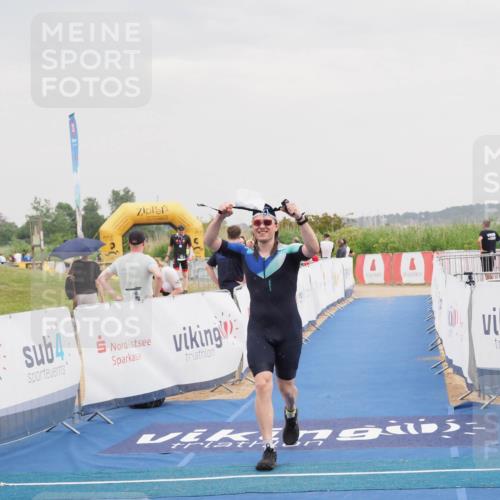 22.06.2025 - Viking Triathlon MichiJ http://msf.ph/oto/8122811 22.06.2025 16:38:29 Ziel 496 meine-sportfotos.de