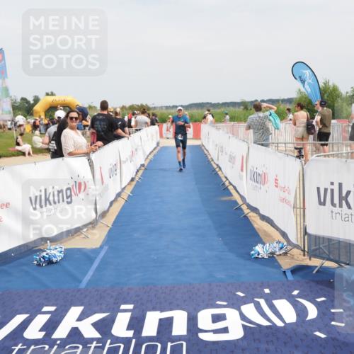 22.06.2025 - Viking Triathlon MichiJ http://msf.ph/oto/8122816 22.06.2025 15:13:53 Ziel 226 meine-sportfotos.de
