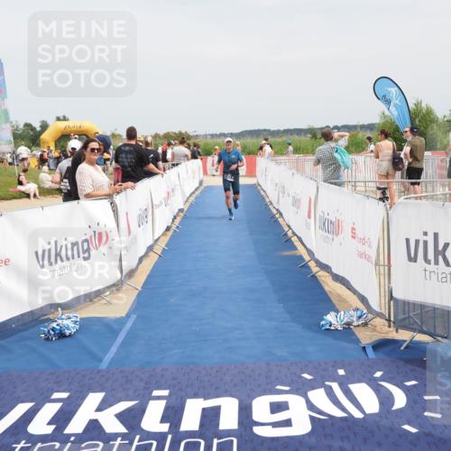 22.06.2025 - Viking Triathlon MichiJ http://msf.ph/oto/8122825 22.06.2025 15:13:53 Ziel 226 meine-sportfotos.de