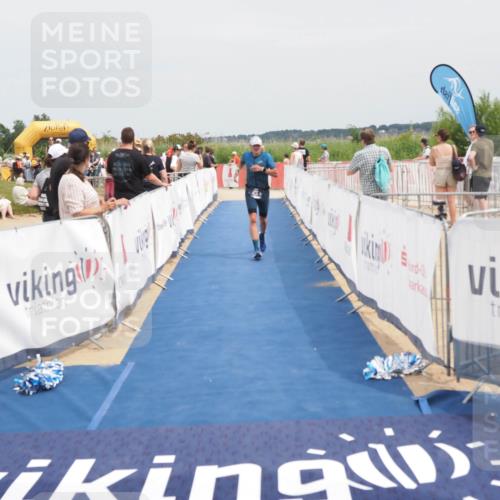 22.06.2025 - Viking Triathlon MichiJ http://msf.ph/oto/8122878 22.06.2025 15:13:54 Ziel 226 meine-sportfotos.de