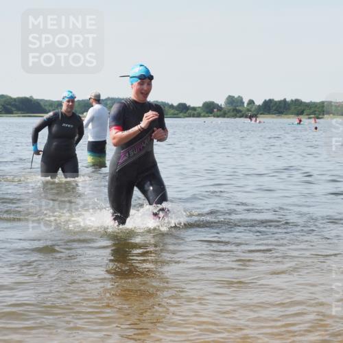 22.06.2025 - Viking Triathlon KatJ http://msf.ph/oto/8123131 22.06.2025 10:53:18 Schwimmen 165, 201, 241, 319, 470 meine-sportfotos.de