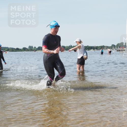 22.06.2025 - Viking Triathlon KatJ http://msf.ph/oto/8123156 22.06.2025 10:53:20 Schwimmen 165, 201, 241, 319 meine-sportfotos.de