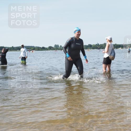 22.06.2025 - Viking Triathlon KatJ http://msf.ph/oto/8123170 22.06.2025 10:53:23 Schwimmen 165, 201, 241, 319 meine-sportfotos.de