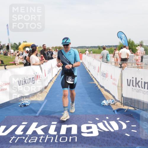 22.06.2025 - Viking Triathlon MichiJ http://msf.ph/oto/8123209 22.06.2025 15:14:20 Ziel 58, 124 meine-sportfotos.de