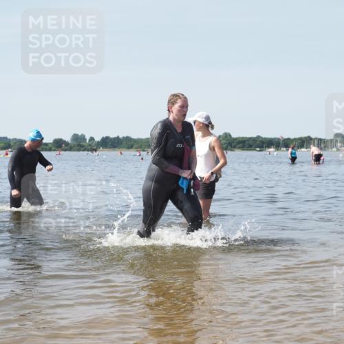 22.06.2025 - Viking Triathlon KatJ http://msf.ph/oto/8123259 22.06.2025 10:53:30 Schwimmen 201, 241 meine-sportfotos.de