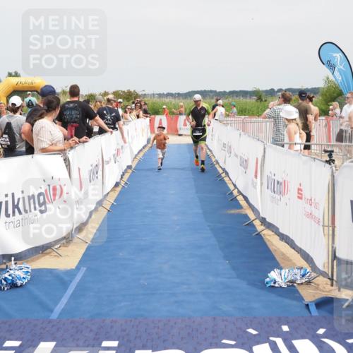 22.06.2025 - Viking Triathlon MichiJ http://msf.ph/oto/8123482 22.06.2025 15:14:30 Ziel 281 meine-sportfotos.de