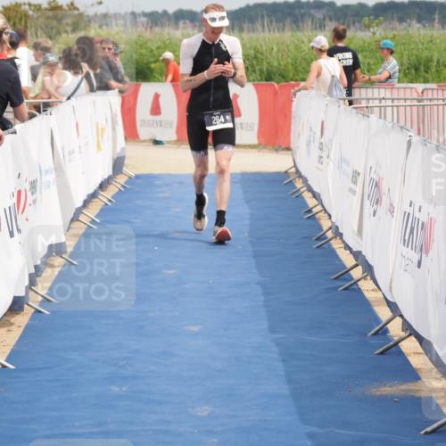 22.06.2025 - Viking Triathlon MichiJ http://msf.ph/oto/8123832 22.06.2025 15:14:50 Ziel 264 meine-sportfotos.de