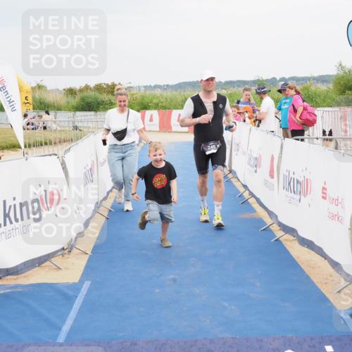 22.06.2025 - Viking Triathlon MichiJ http://msf.ph/oto/8123880 22.06.2025 17:09:46 Ziel 246, 493 meine-sportfotos.de